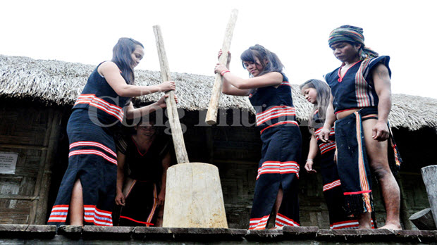 Lễ hội ăn lúa mới dân tộc Xê Đăng